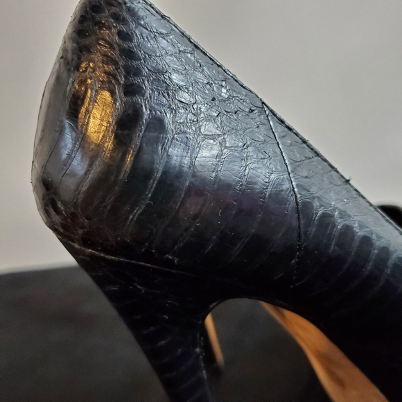 House of Harlow 1960 Black Snake Leather, Pin-Up Sexy Pump Heels - Picture 10 of 15